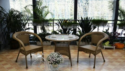 美式陽(yáng)臺(tái)藤椅裝修效果圖