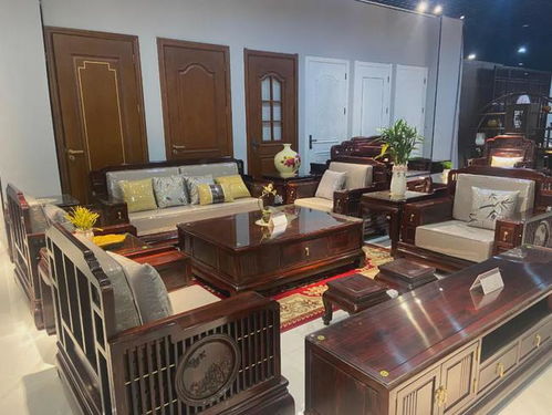 臨沂強(qiáng)盛農(nóng)產(chǎn)品批發(fā)市場(chǎng)上新紅木家具區(qū)